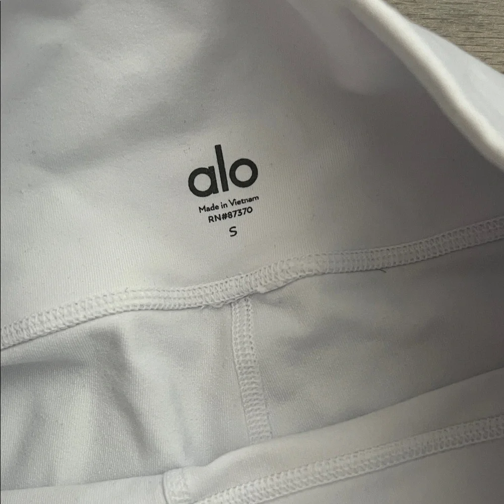 ALO Yoga Women's White Bike Shorts small - Picture 4 of 4